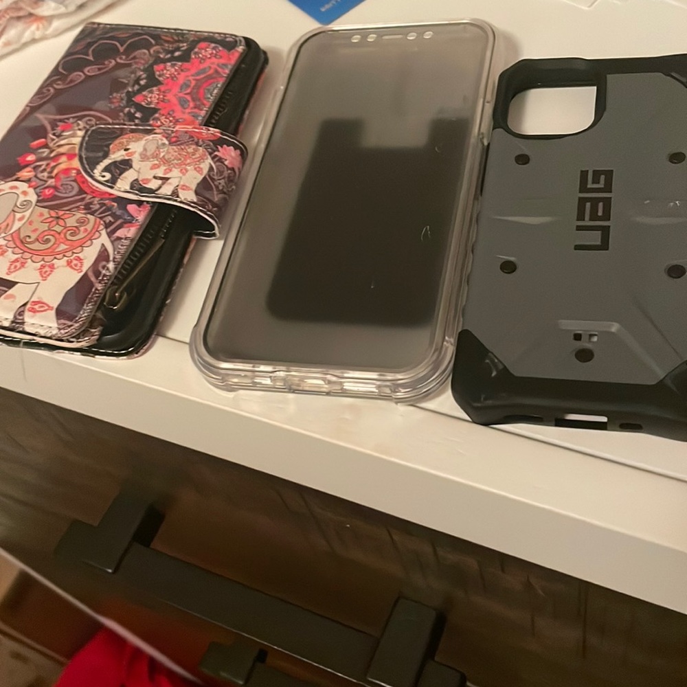 Iphone 12/iphone Se and iphone 12 mini cases. Barely used. 12 mini case bent